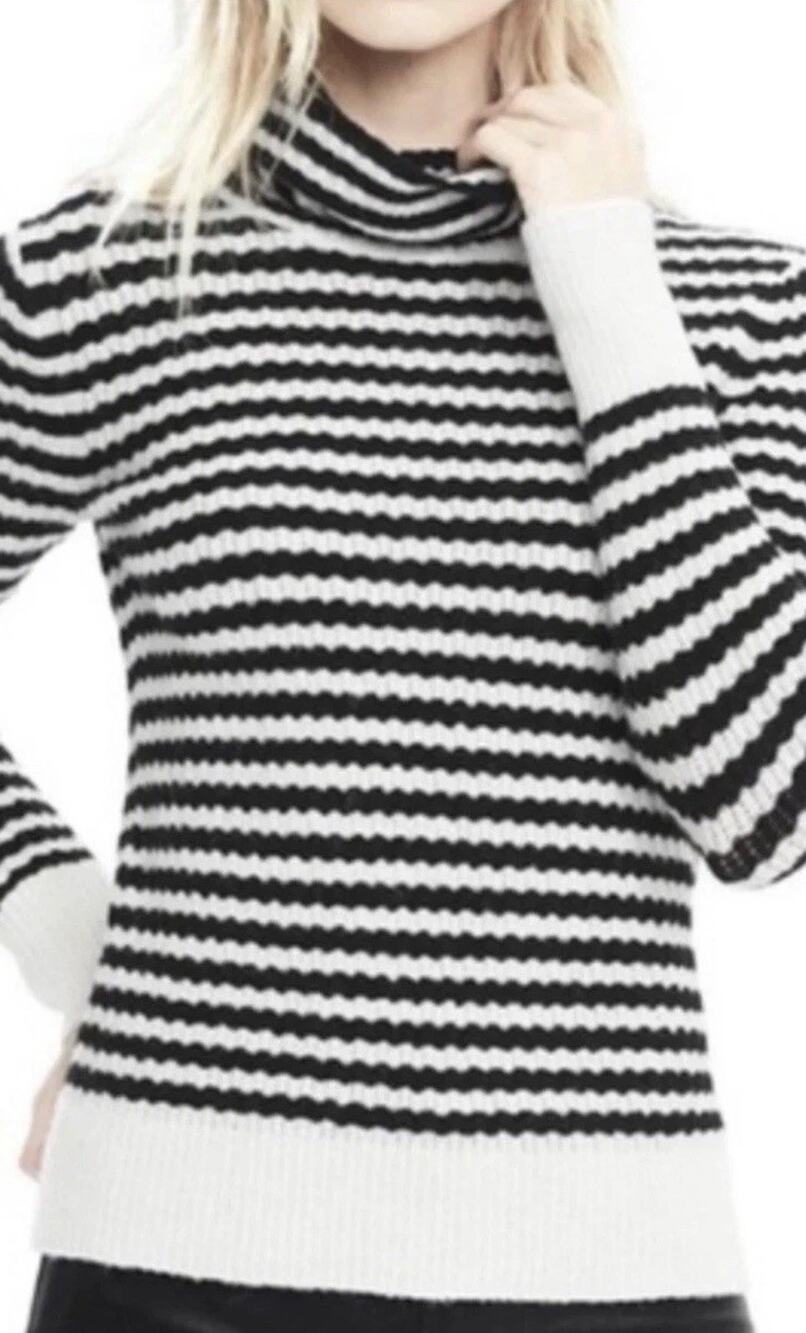 Banana Republic Italian Filpucci Yarn Turtleneck Sweater Small Black Beige